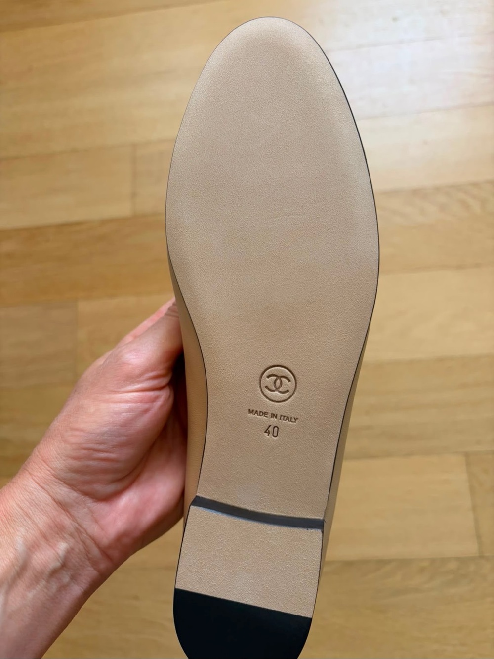 CHANEL CC LOGO BEIGE & BLACK LEATHER BALLET BALLERINA FLATS SHOES Size 40 - Picture 12 of 13